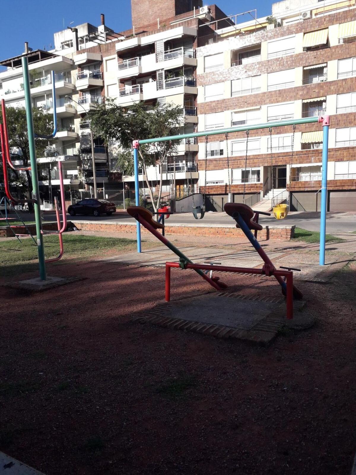 A 300 Metros Del Mar En Malvin, Apartamento Montevideo